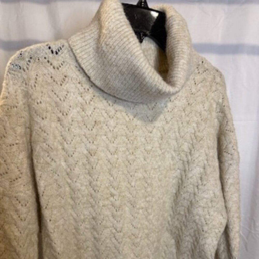 Old Navy Cream Cable Knit Cowl Neck Sweater – Size M